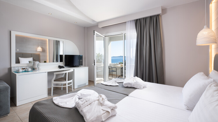 One Bedroom Suite Sea View